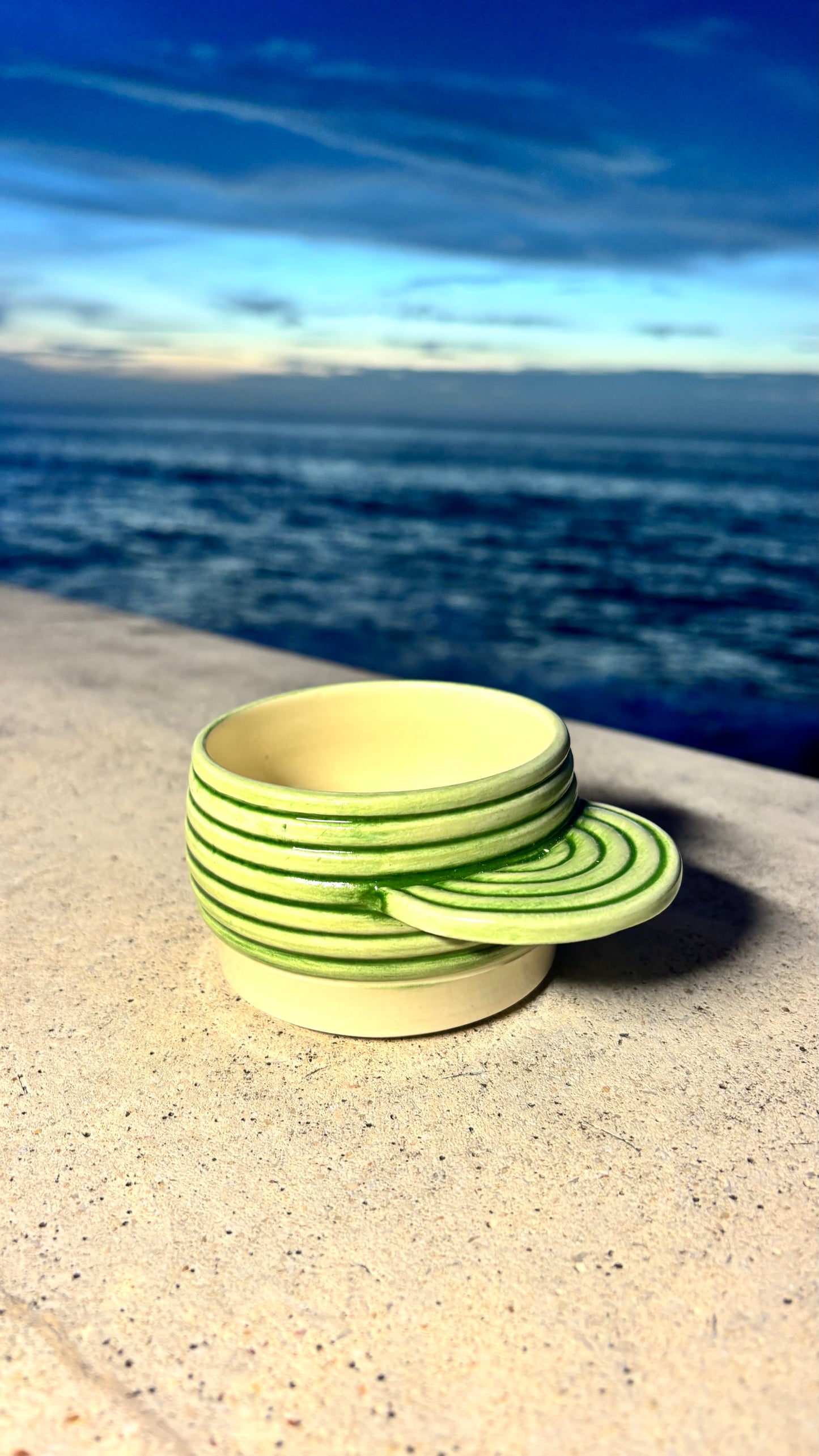 Verde spaceship mug